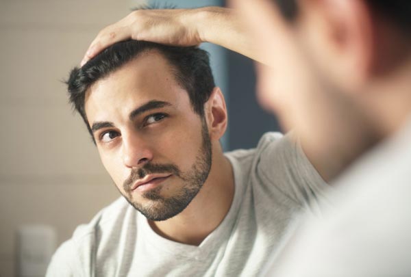 //meinehaarklinik.de/wp-content/uploads/2019/02/Haarsysteme-bei-Haarausfall-Mann.jpg
