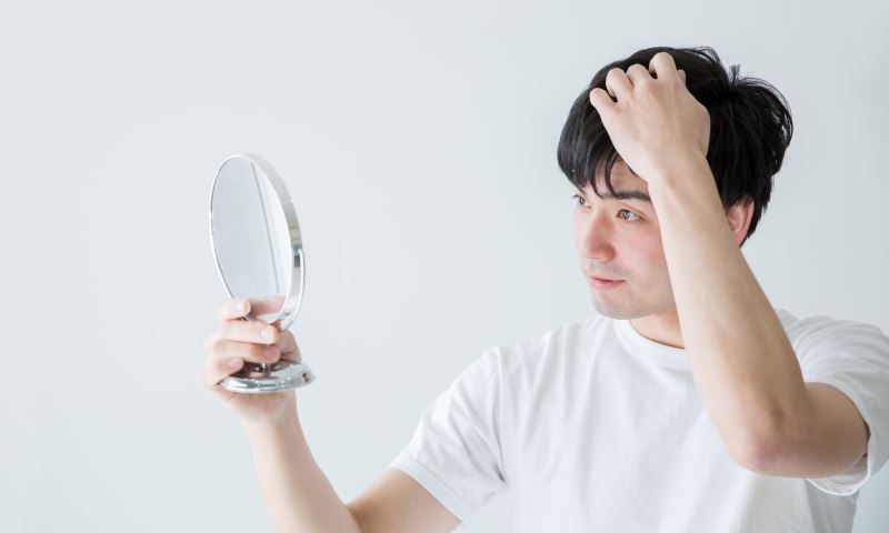 Innovative Perücken und Toupets sitzen in jeder Lebenssituation gut und wirken so natürlich wie Ihr echtes Haar